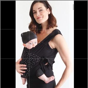 Nesting Days Baby Carrier Polka Dot / Black